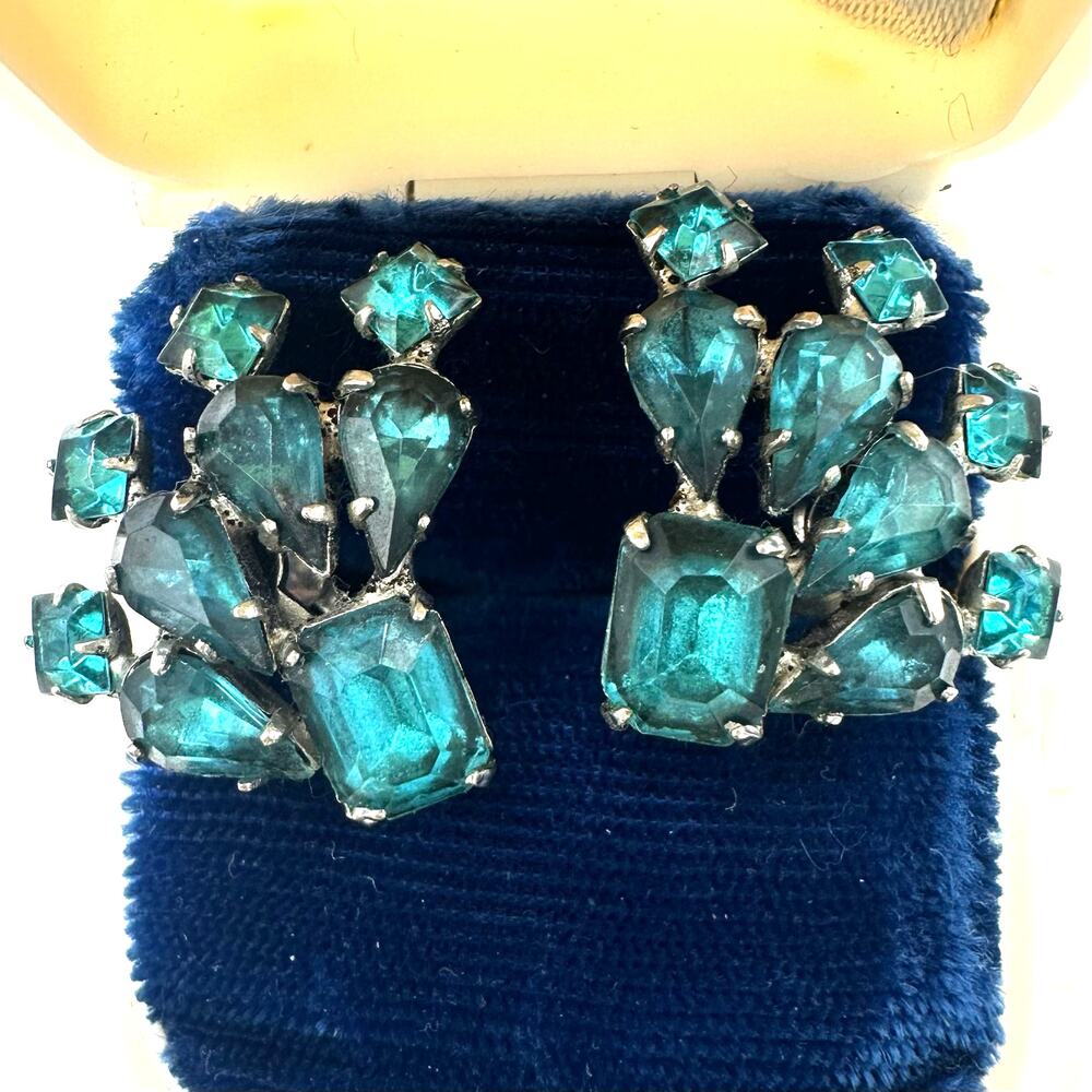 1940s vintage aqua blue Czech glass rhinestones silver tone screw back earrings